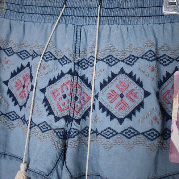 Boho Shorts Sz M Embroidered Chambray Tasseled Lounge Elastic Waist Beachy NWT - Picture 4 of 11